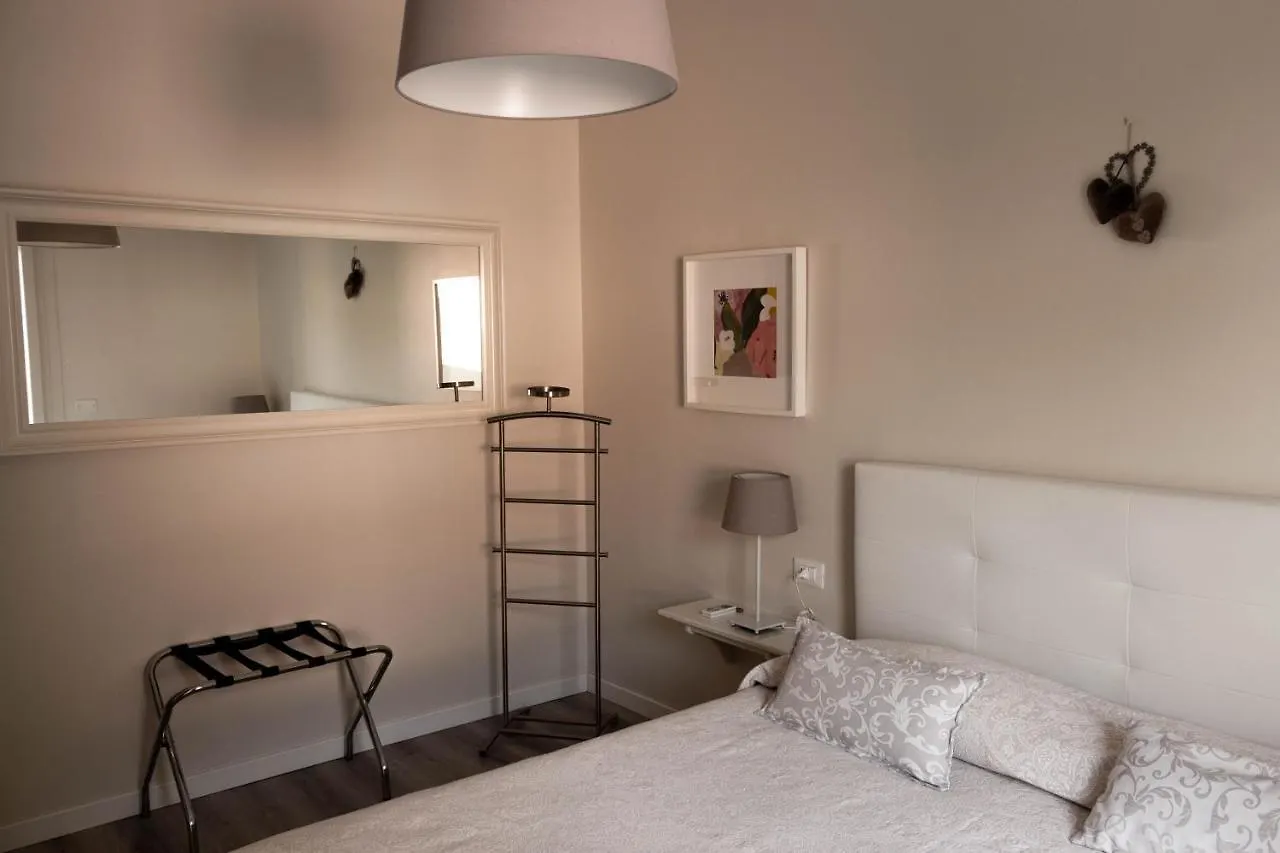 Monica Appartamenti Sirmione Apartment